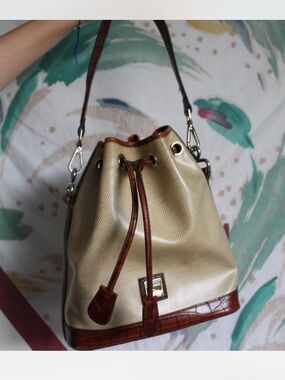 Vintage Dooney & Burke Bucket Bag 🦆